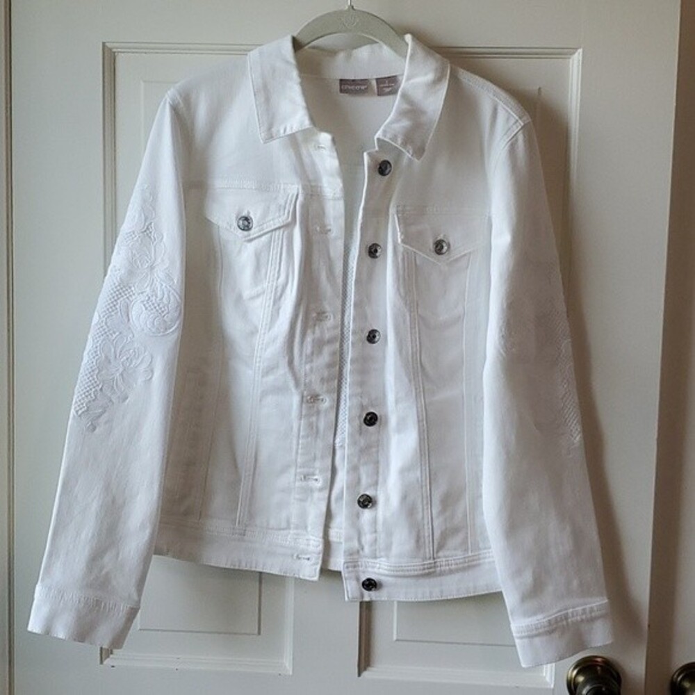 NWT CHICO'S WHITE STRETCH DENIM JACKET EMBROIDERED APPLIQUE SIZE 1 / MED SIZE 8
